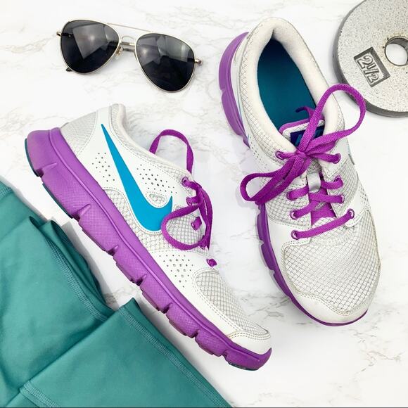 Nike Sneakers Size 8.5 - Picture 1 of 7